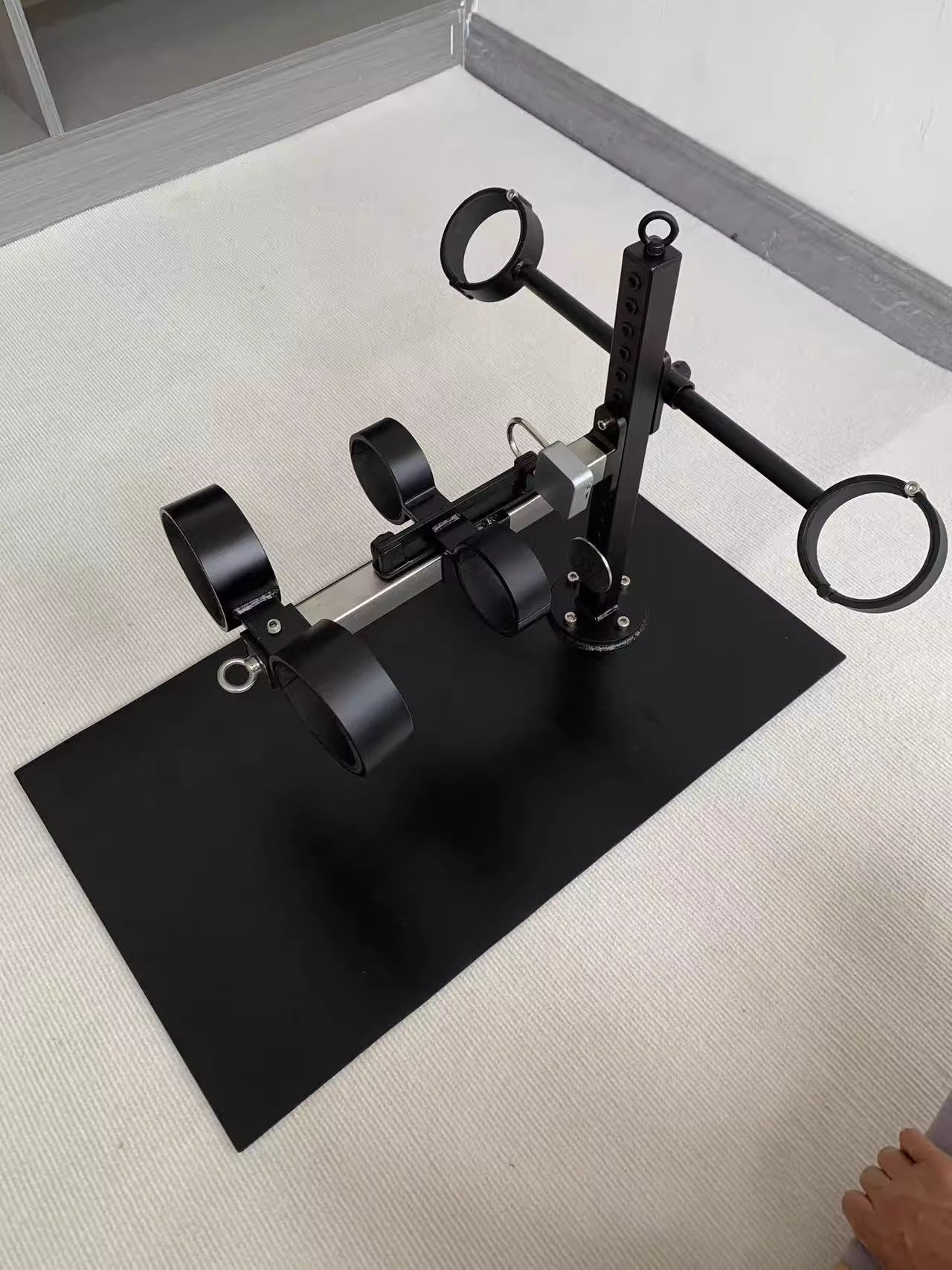 Extreme Horse Restraint Frame with Self-Tied Padlock by Lao C 杨子仪-t-equipment