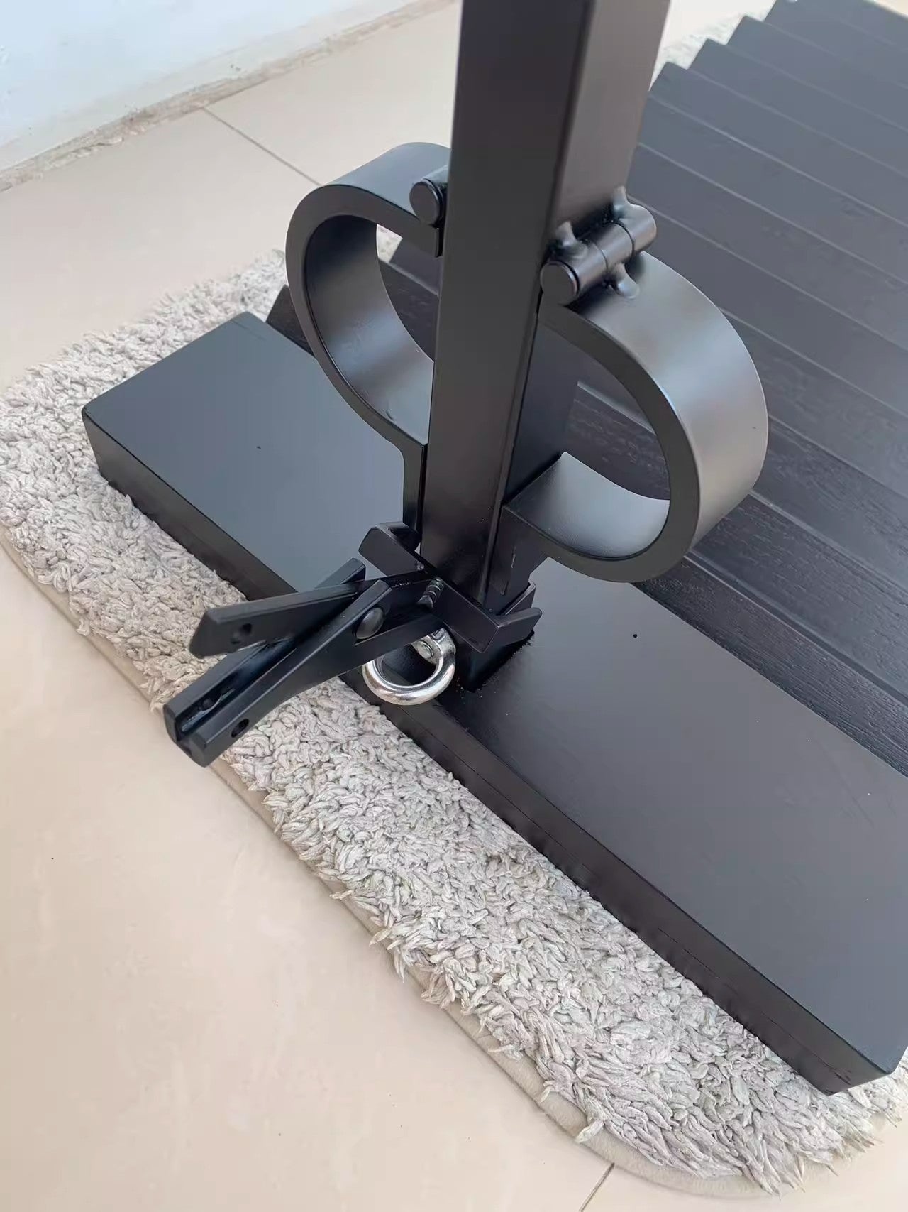 SM punishment kneeling wax dripping self-binding can be hung time lock fast handcuffs self-locking alternative adult 杨子仪-t-equipment