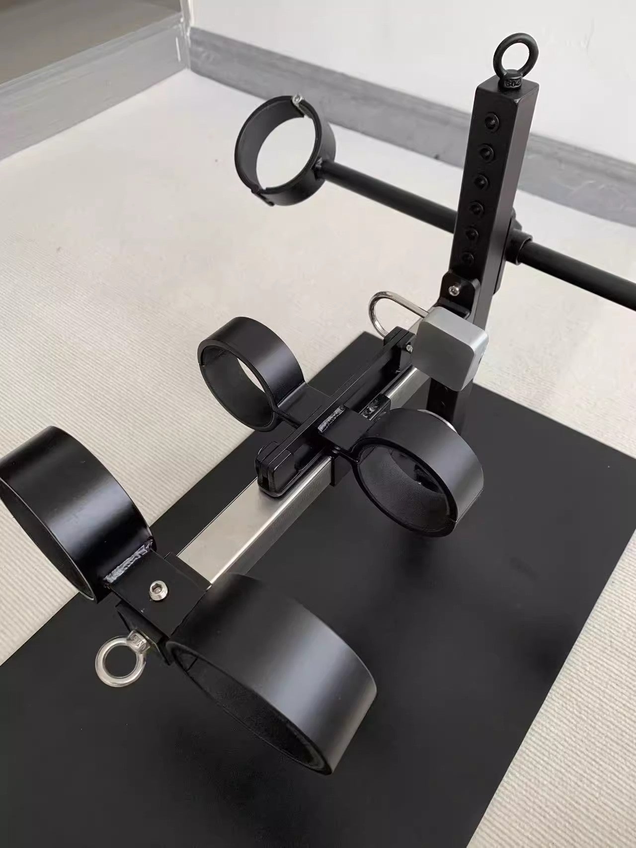 Extreme Horse Restraint Frame with Self-Tied Padlock by Lao C 杨子仪-t-equipment