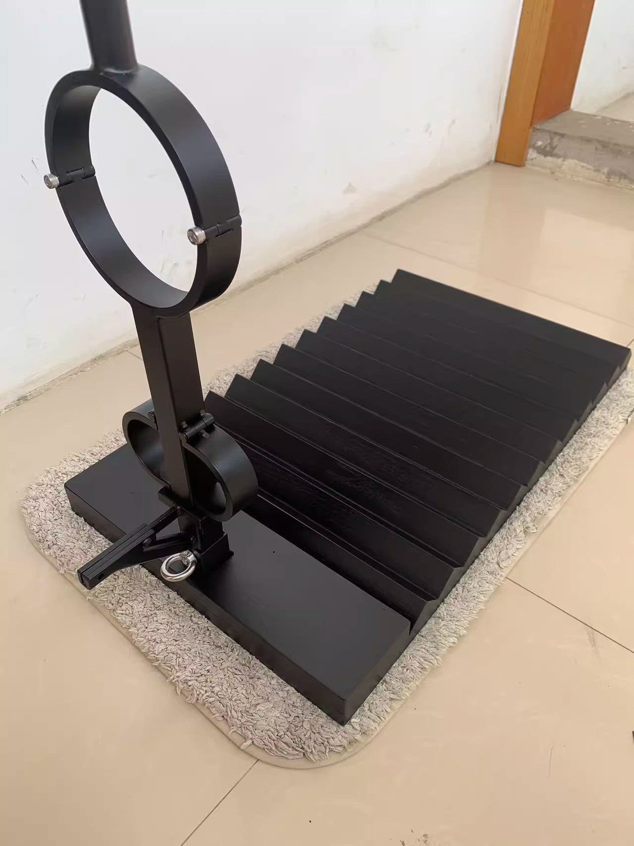 SM punishment kneeling wax dripping self-binding can be hung time lock fast handcuffs self-locking alternative adult 杨子仪-t-equipment