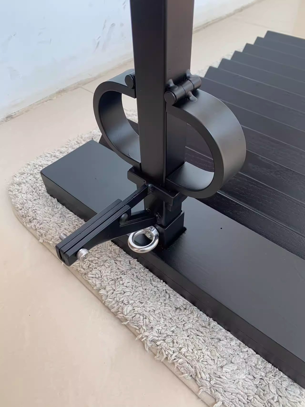 SM punishment kneeling wax dripping self-binding can be hung time lock fast handcuffs self-locking alternative adult 杨子仪-t-equipment