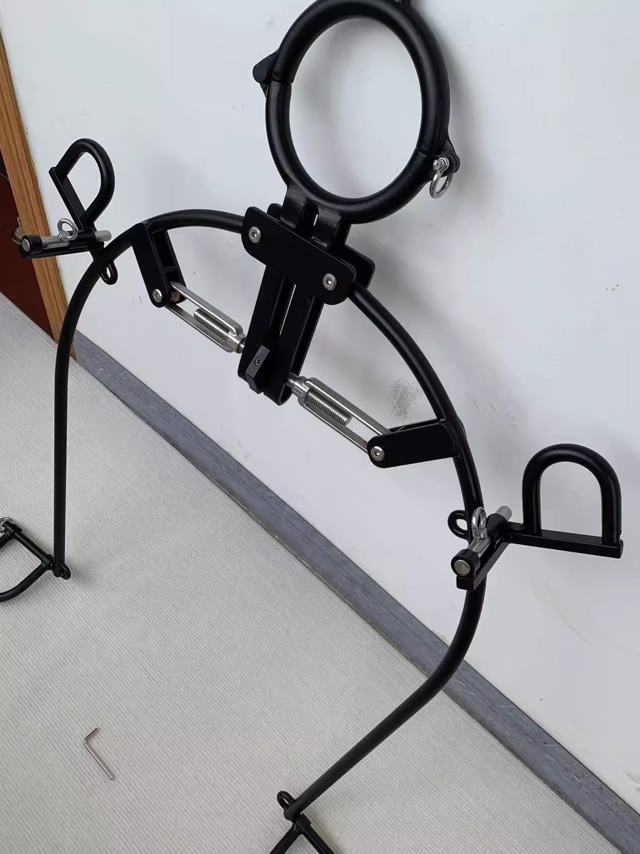 C works adjustable M split leg opener with self-binding padlock 杨子仪-t-equipment