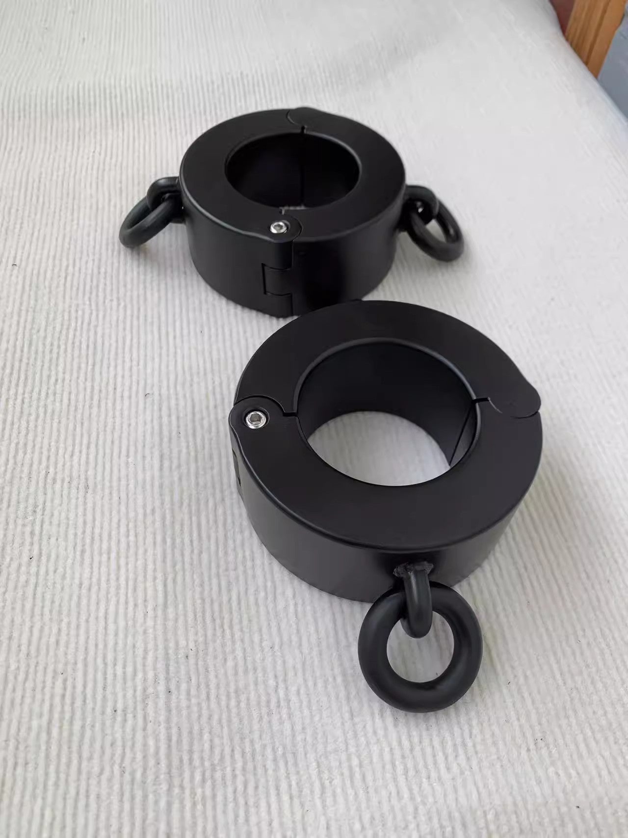 Heavy Shackles Series for Men and Women 杨子仪-t-equipment