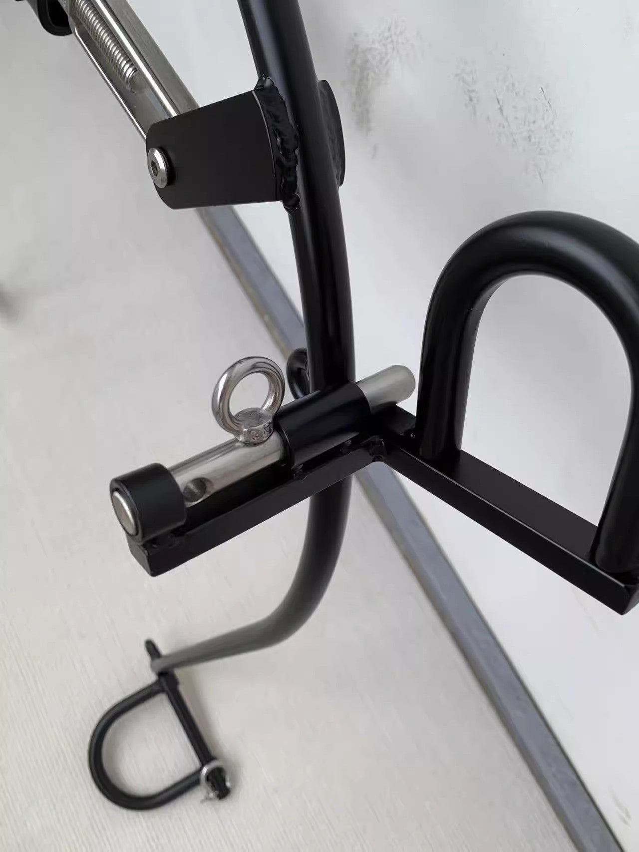 C works adjustable M split leg opener with self-binding padlock 杨子仪-t-equipment