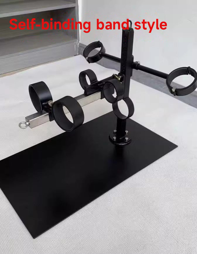 Extreme Horse Restraint Frame with Self-Tied Padlock by Lao C 杨子仪-t-equipment