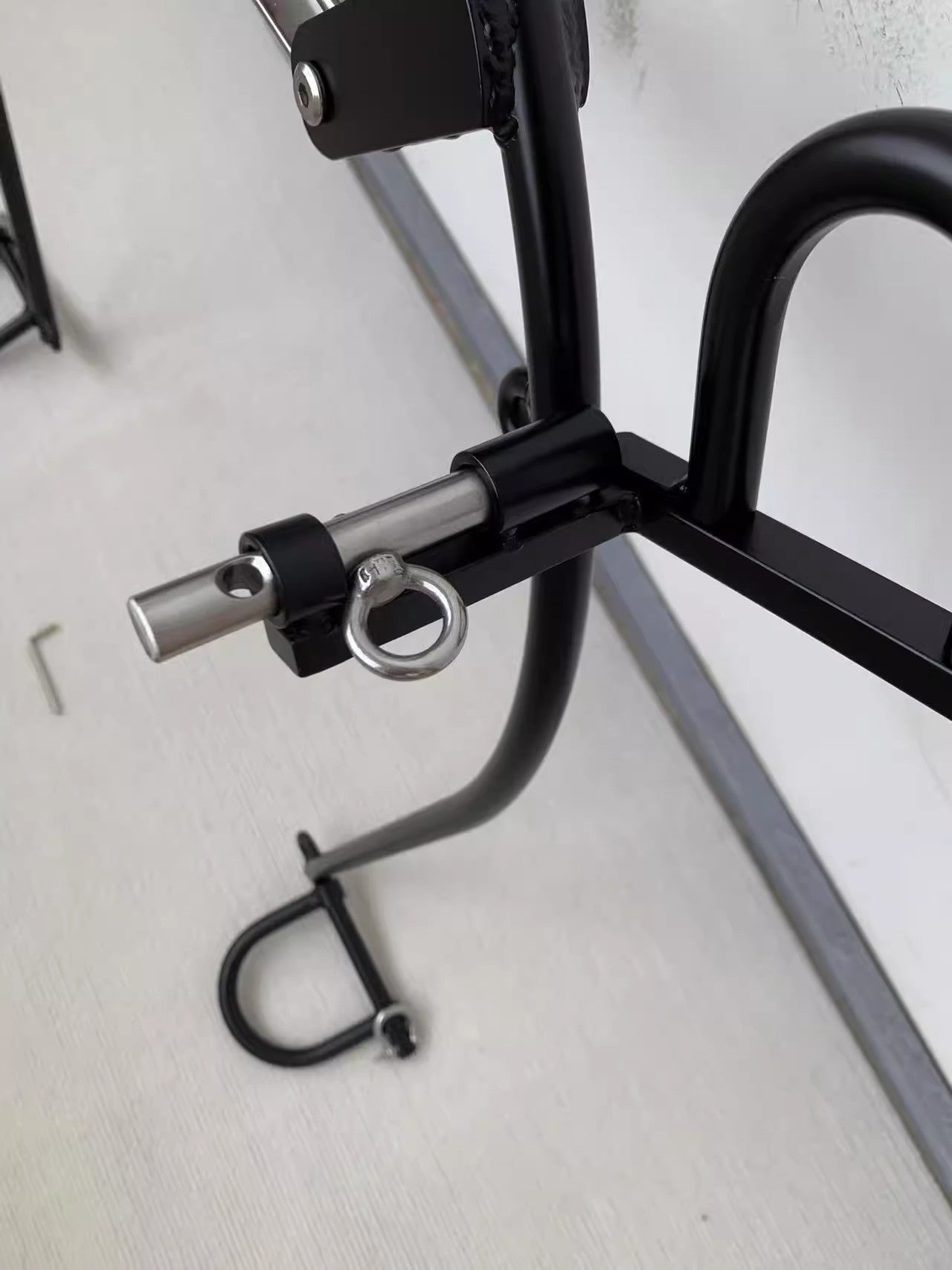 C works adjustable M split leg opener with self-binding padlock 杨子仪-t-equipment