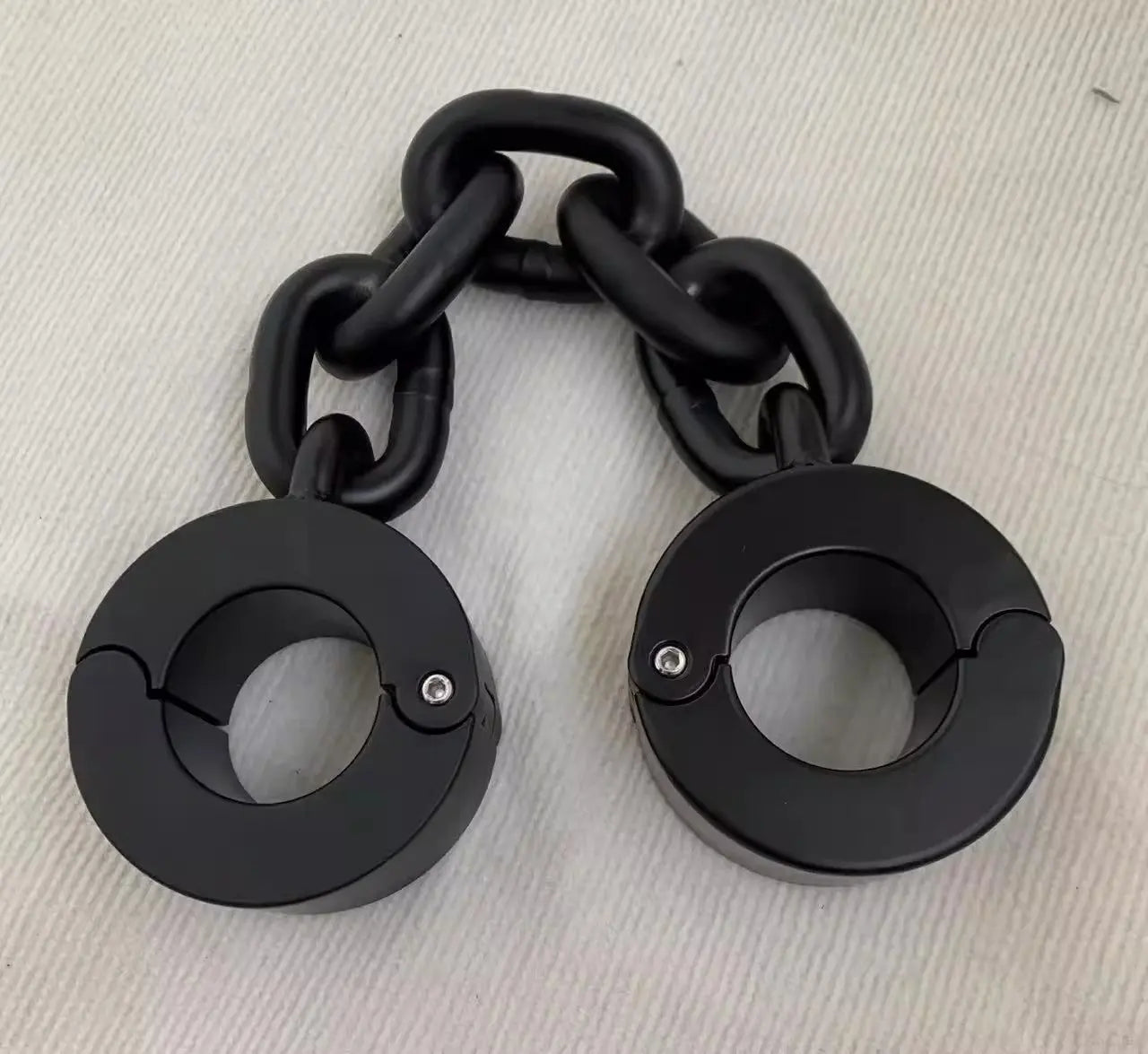 Heavy Shackles Series for Men and Women 杨子仪-t-equipment