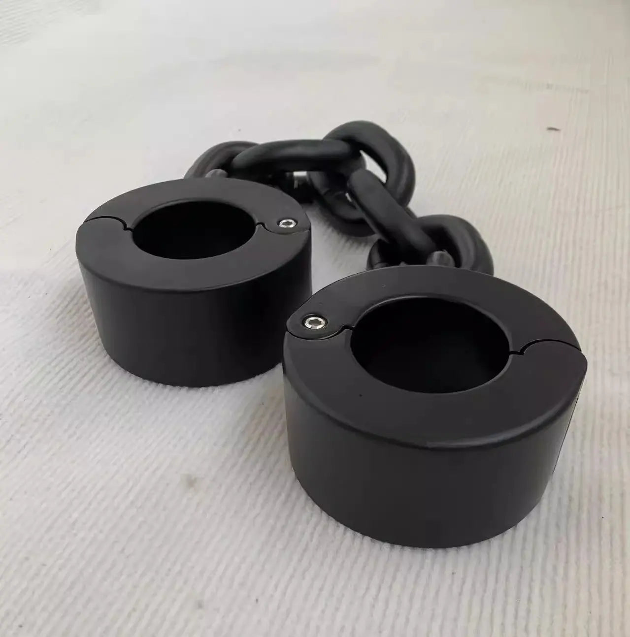 Heavy Shackles Series for Men and Women 杨子仪-t-equipment