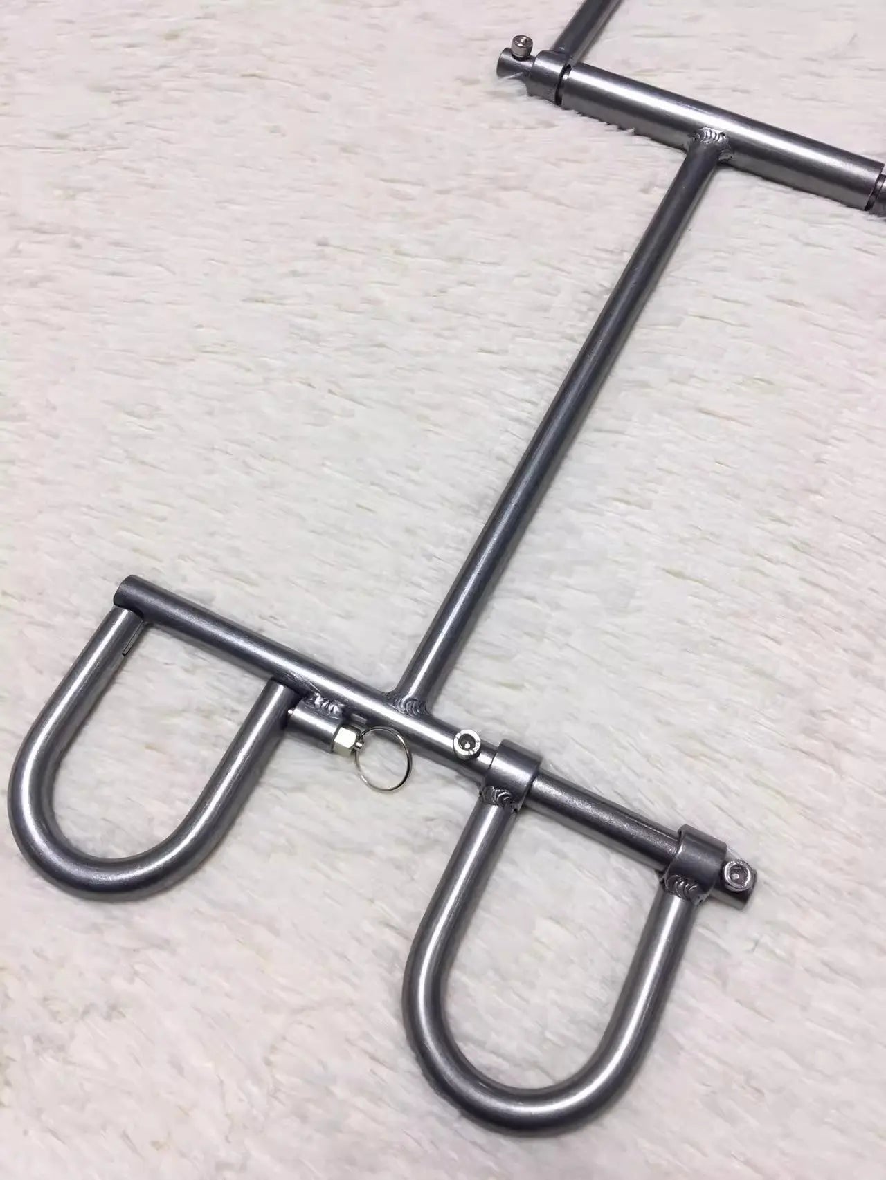 Spider series hand and neck shackles, death shackles, collars, leg shackles, metal restraints, self-binding artifacts, SM alternative sexual torture devices 杨子仪-t-equipment