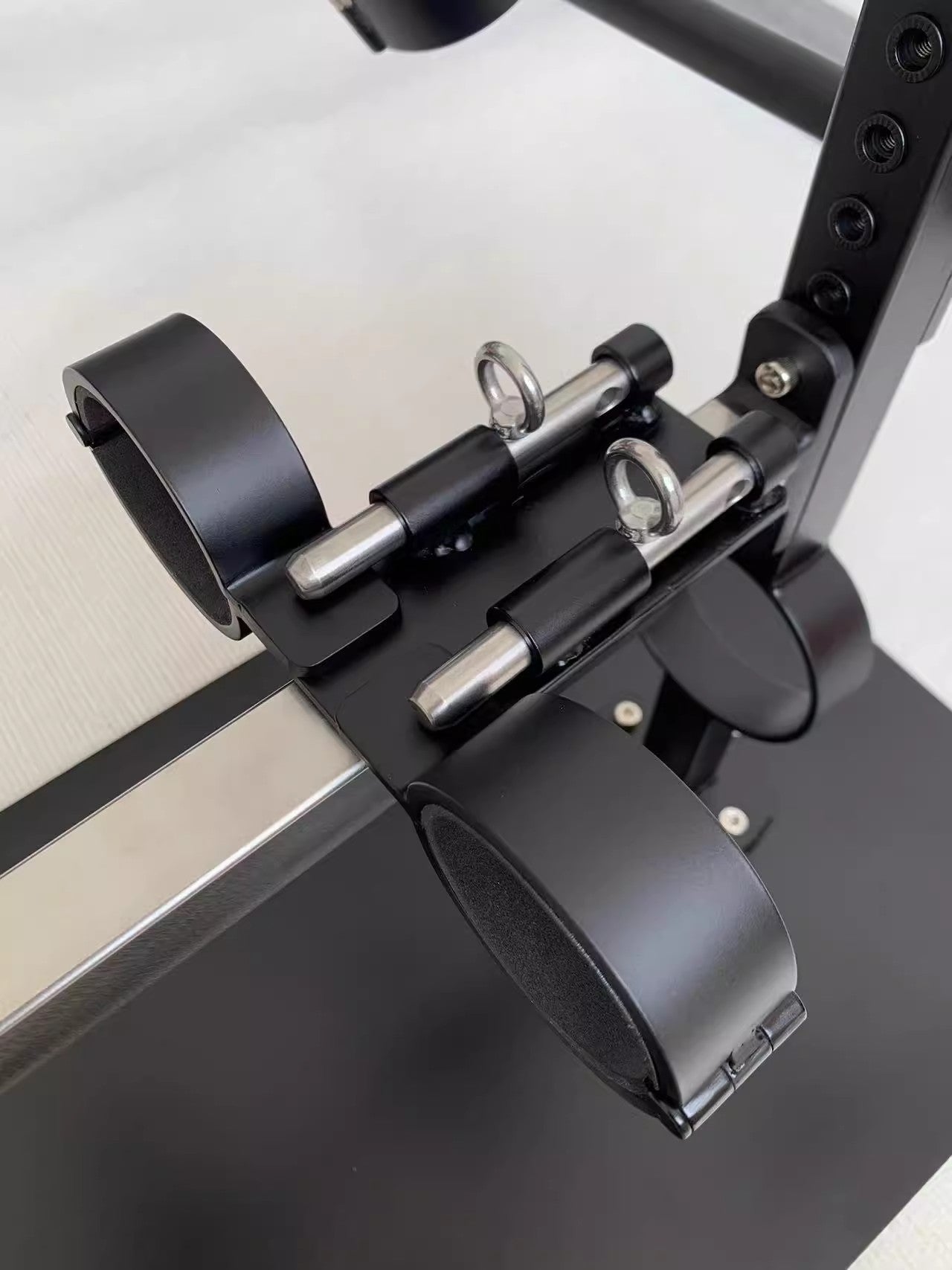 Extreme Horse Restraint Frame with Self-Tied Padlock by Lao C 杨子仪-t-equipment