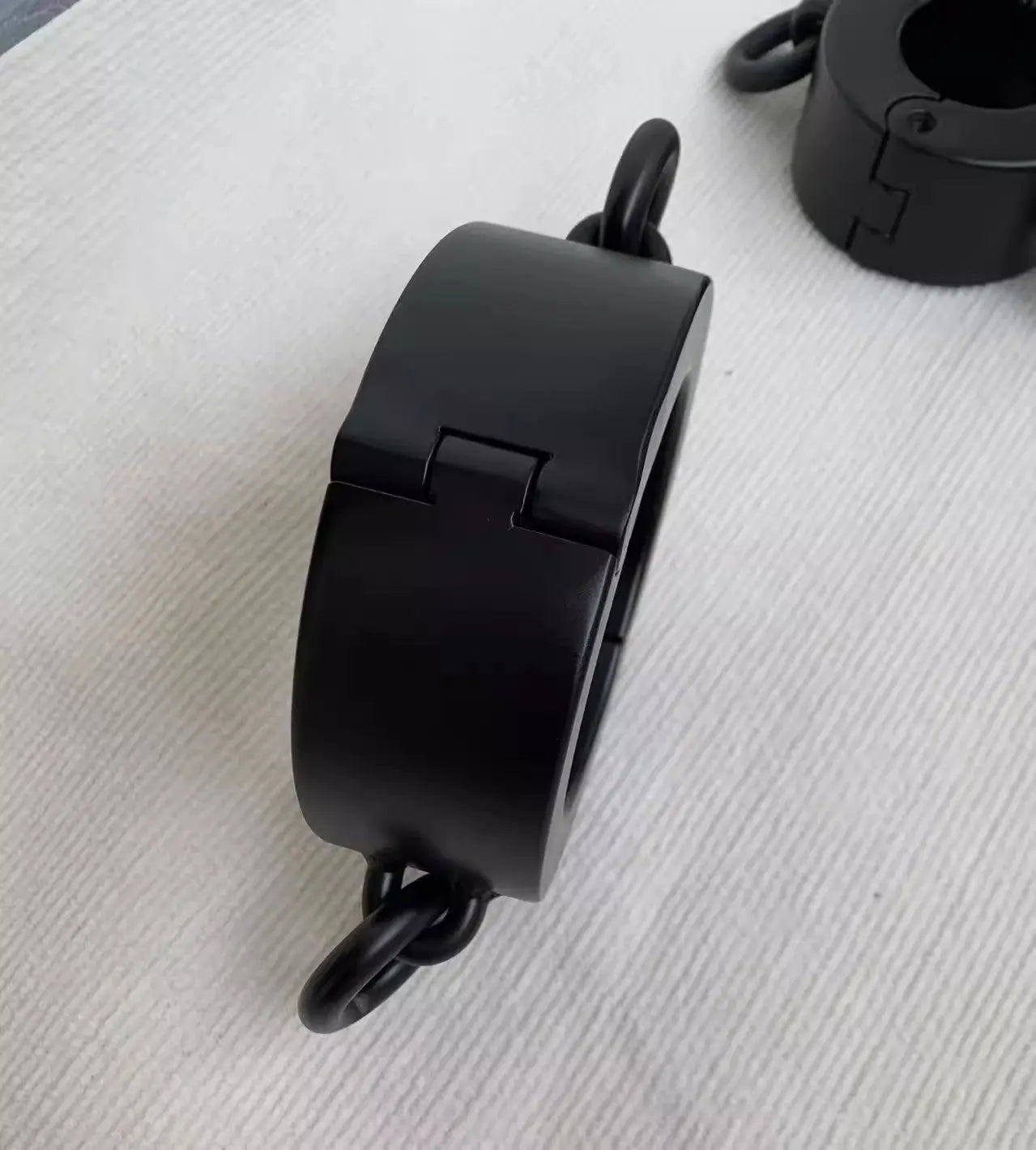 Heavy Shackles Series for Men and Women 杨子仪-t-equipment