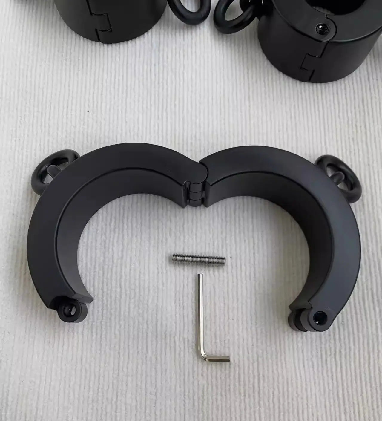 Heavy Shackles Series for Men and Women 杨子仪-t-equipment