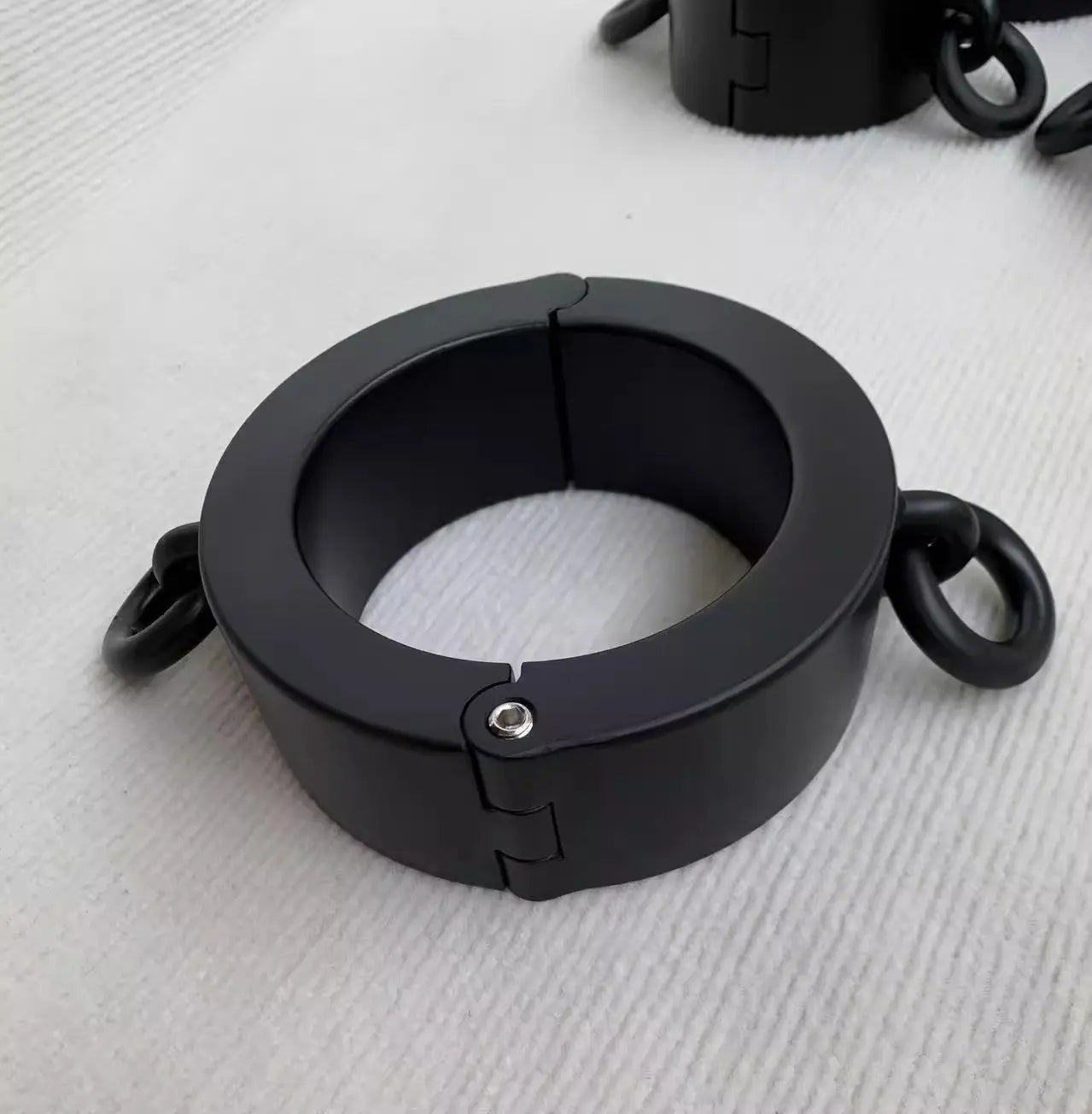 Heavy Shackles Series for Men and Women 杨子仪-t-equipment