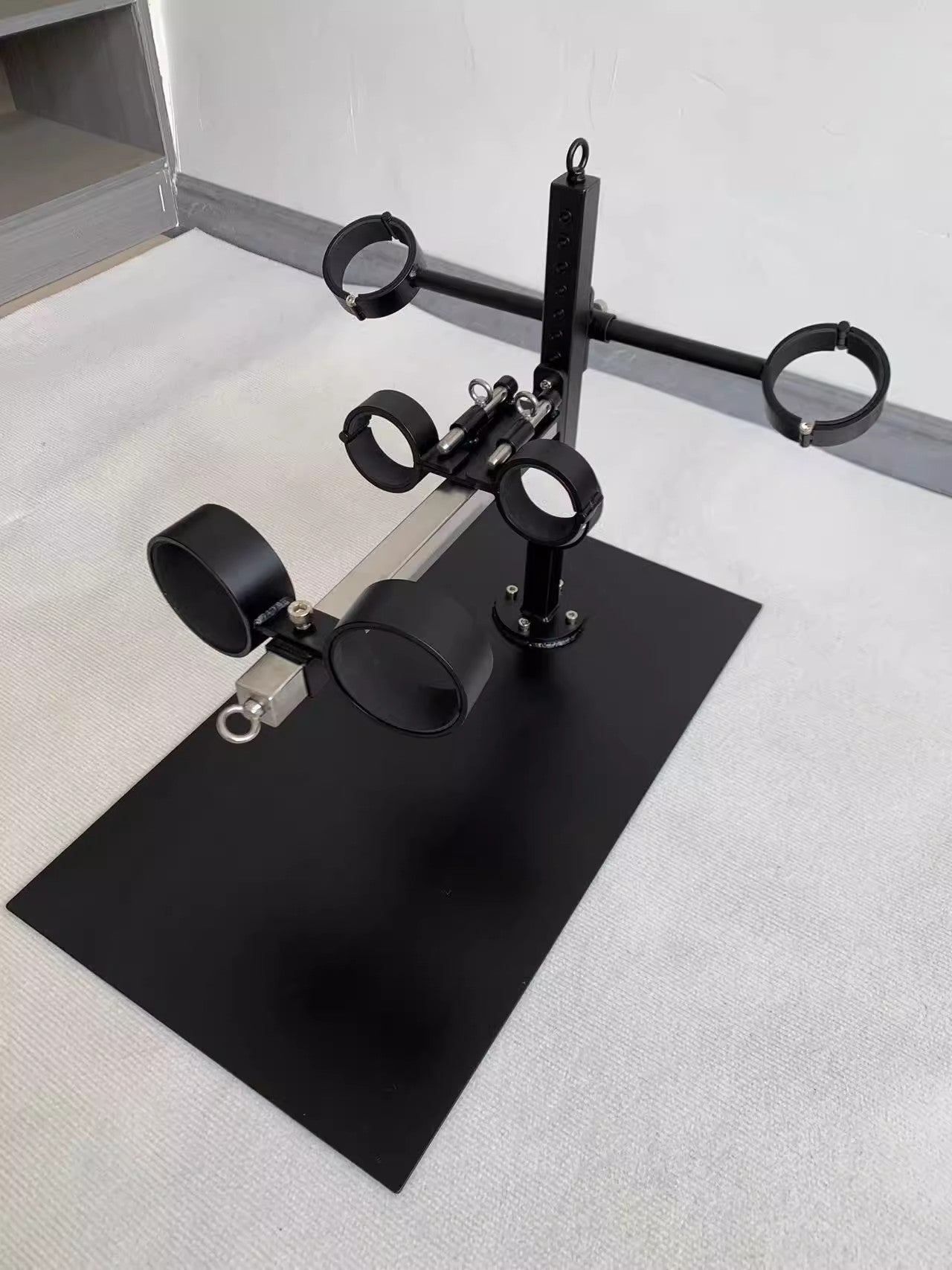 Extreme Horse Restraint Frame with Self-Tied Padlock by Lao C 杨子仪-t-equipment