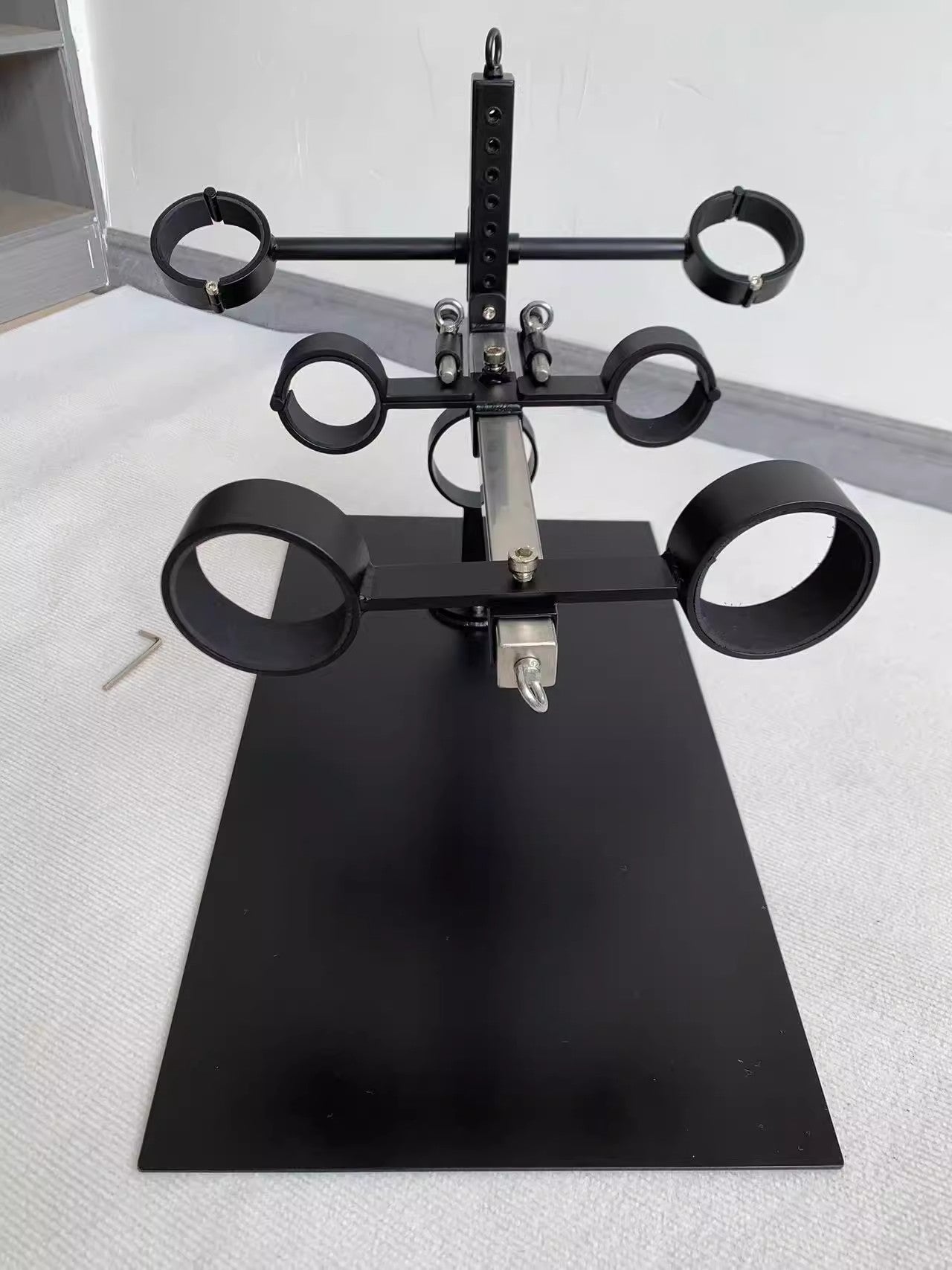 Extreme Horse Restraint Frame with Self-Tied Padlock by Lao C 杨子仪-t-equipment